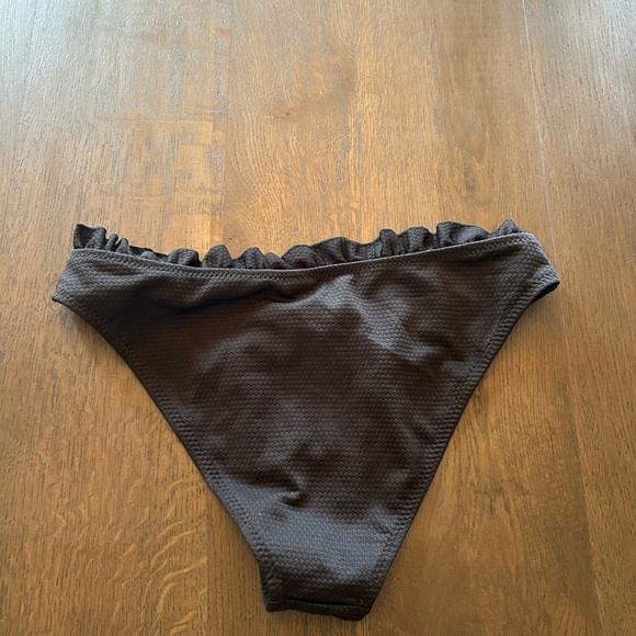 Cupshe black ruffled bikini bottom - Picture 7 of 8